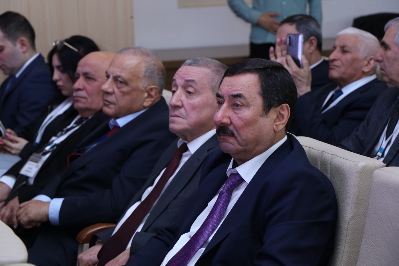 AzMİU-da beynəlxalq konfrans öz işinə başlayıb - FOTOLAR